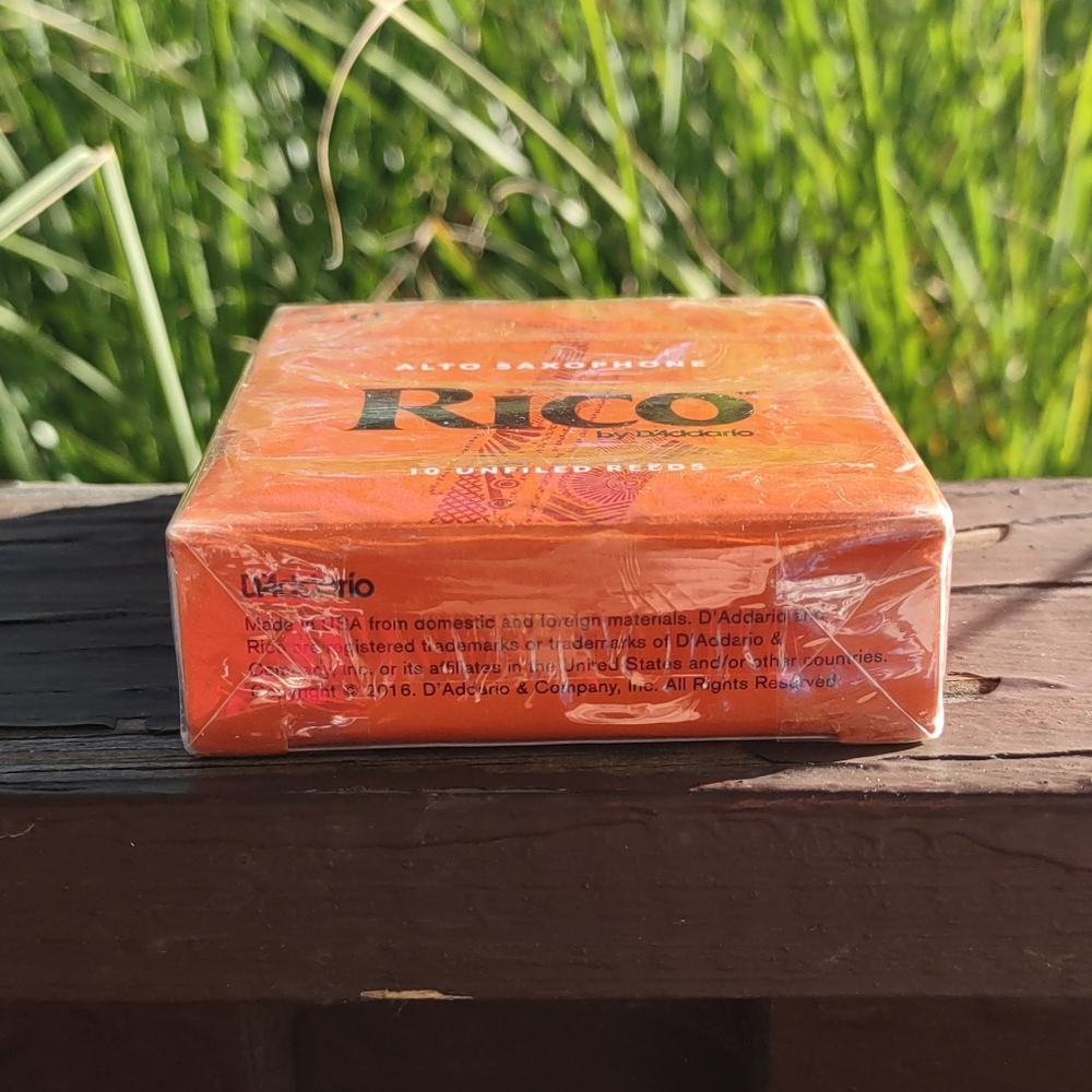 10 Pack Rico Alto Saxophone Unfiled Reeds Strength 2.5 RJA1025 NEW - Picture 9 of 9